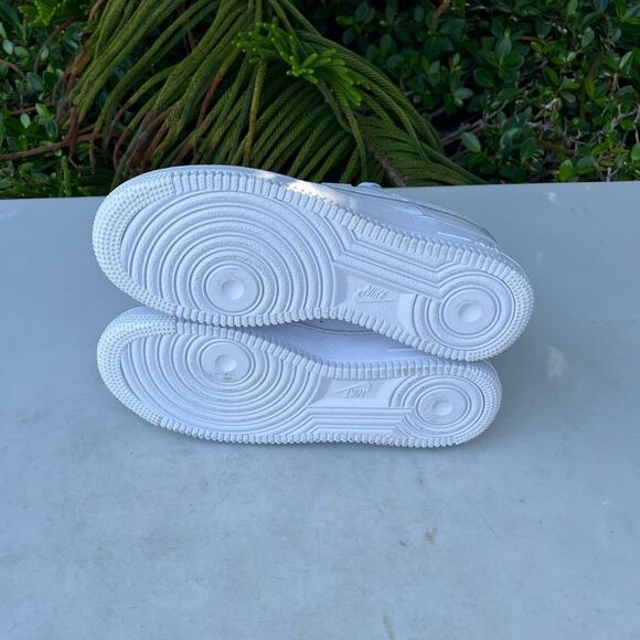 Nike Air Force 1 ‘07 Triple White Low Shoes (Boys Size: 7) (Womens Size: 8.5) - Picture 7 of 8